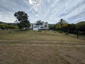 VENTA LOTE EN CONDOMINIO EN ALTO MENGA. Cod V6877