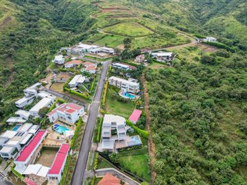 VENTA LOTE EN CONDOMINIO EN ALTO MENGA. Cod V6877