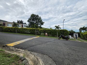 VENTA LOTE EN CONDOMINIO EN ALTO MENGA. Cod V6877