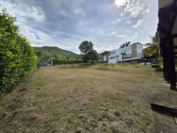 VENTA LOTE EN CONDOMINIO EN ALTO MENGA. Cod V6877