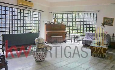 House with Pool for Sale in Valle Verde2, Pasig City