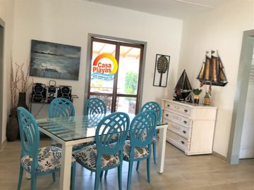 Casa de Alquiler en Playas con piscina para 16 personas