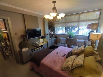 DEPARTAMENTO EN VENTA URDESA CENTRAL. TOTALMENTE REMODELADO. EXCELENTES ACABADOS.