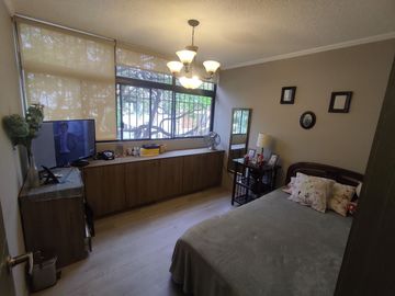 DEPARTAMENTO EN VENTA URDESA CENTRAL. TOTALMENTE REMODELADO. EXCELENTES ACABADOS.