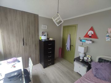 DEPARTAMENTO EN VENTA URDESA CENTRAL. TOTALMENTE REMODELADO. EXCELENTES ACABADOS.