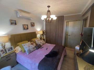 DEPARTAMENTO EN VENTA URDESA CENTRAL. TOTALMENTE REMODELADO. EXCELENTES ACABADOS.