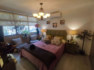 DEPARTAMENTO EN VENTA URDESA CENTRAL. TOTALMENTE REMODELADO. EXCELENTES ACABADOS.