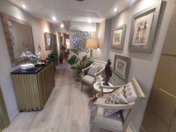DEPARTAMENTO EN VENTA URDESA CENTRAL. TOTALMENTE REMODELADO. EXCELENTES ACABADOS.