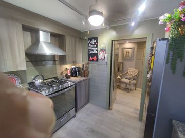 DEPARTAMENTO EN VENTA URDESA CENTRAL. TOTALMENTE REMODELADO. EXCELENTES ACABADOS.