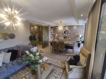 DEPARTAMENTO EN VENTA URDESA CENTRAL. TOTALMENTE REMODELADO. EXCELENTES ACABADOS.