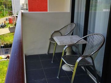 RUMAH SEMI VILLA 700 JUTAAN DI BATU ADA PRIVATE POOL DAN ROOFTOP