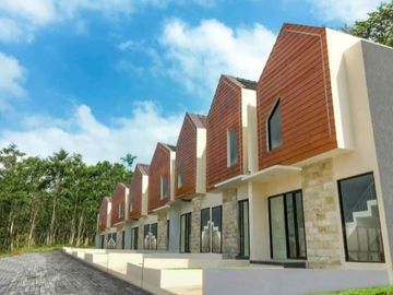 RUMAH SEMI VILLA 700 JUTAAN DI BATU ADA PRIVATE POOL DAN ROOFTOP