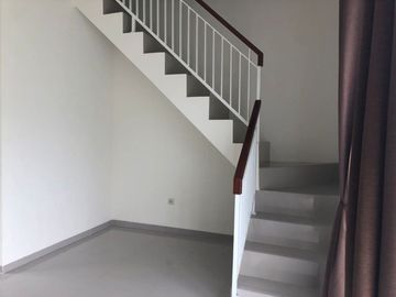RUMAH SEMI VILLA 700 JUTAAN DI BATU ADA PRIVATE POOL DAN ROOFTOP