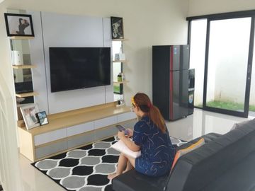 RUMAH SEMI VILLA 700 JUTAAN DI BATU ADA PRIVATE POOL DAN ROOFTOP