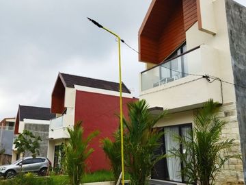RUMAH SEMI VILLA 700 JUTAAN DI BATU ADA PRIVATE POOL DAN ROOFTOP