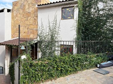 Hermosa Residencia en  Santa María Tepepan