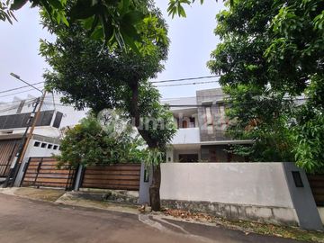 Rumah Luas Ex Kantor Strategis Area Mampang-Kemang