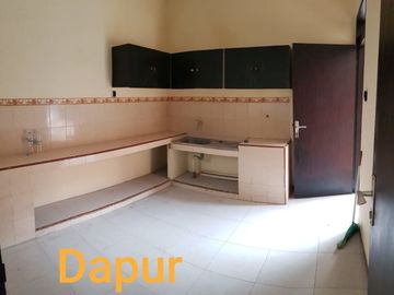 Disewakan Rumah Bangunan 1,5 Lantai Di Manyar Tirtoasri, Surabaya