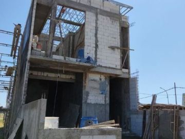 Rumah Cloverville Regency Dekat Medokan, rungkut, New, Minimalis