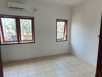 Rumah Disewakan Puribeta Strategis Siap Huni Dalam Perumahan