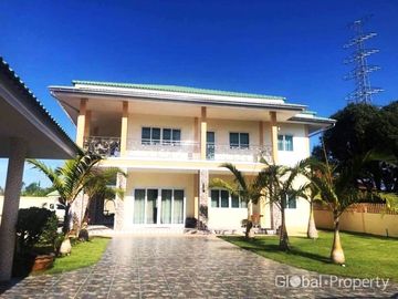 Detached family home with pool in Na-Jomtien