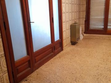AMPLIO CHALET CON MUY BUENA UBICACION EN BANFIELD
