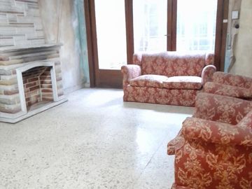 AMPLIO CHALET CON MUY BUENA UBICACION EN BANFIELD