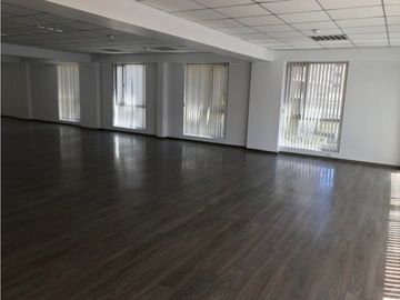 VENDO OFICINA CORPORATIVA ELOY ALFARO Y 6 DICIEMBRE 150 M2 MODERNO
