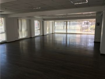VENDO OFICINA CORPORATIVA ELOY ALFARO Y 6 DICIEMBRE 150 M2 MODERNO
