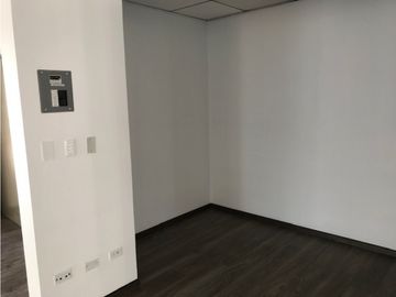 VENDO OFICINA CORPORATIVA ELOY ALFARO Y 6 DICIEMBRE 150 M2 MODERNO