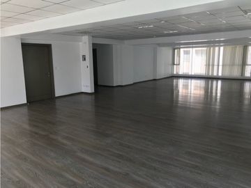 VENDO OFICINA CORPORATIVA ELOY ALFARO Y 6 DICIEMBRE 150 M2 MODERNO