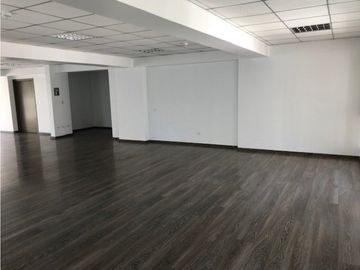 VENDO OFICINA CORPORATIVA ELOY ALFARO Y 6 DICIEMBRE 150 M2 MODERNO
