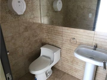 VENDO OFICINA CORPORATIVA ELOY ALFARO Y 6 DICIEMBRE 150 M2 MODERNO