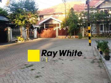 Rumah Dengan Tanah Luas Jl. Prapen Indah, Surabaya