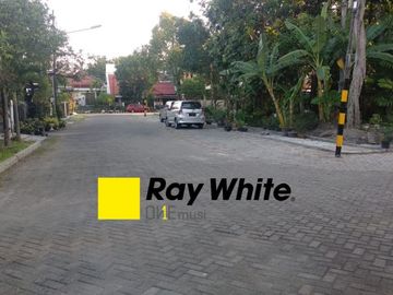Rumah Dengan Tanah Luas Jl. Prapen Indah, Surabaya