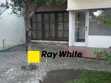Rumah Dengan Tanah Luas Jl. Prapen Indah, Surabaya