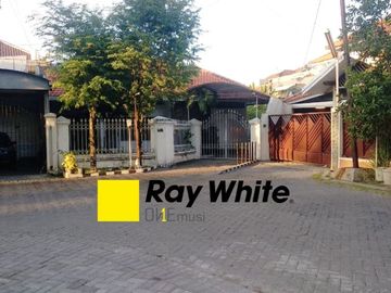 Rumah Dengan Tanah Luas Jl. Prapen Indah, Surabaya