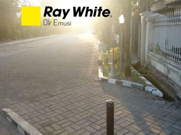 Rumah Dengan Tanah Luas Jl. Prapen Indah, Surabaya