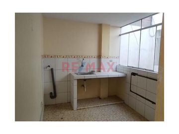 Venta De Amplio Departamento En Los Olivos