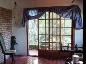 Casa en Venta. 3 dormitorios con cochera, parque y pileta.