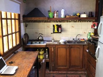 Casa en Venta. 3 dormitorios con cochera, parque y pileta.
