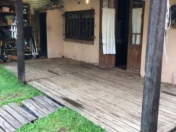 Casa en Venta. 3 dormitorios con cochera, parque y pileta.