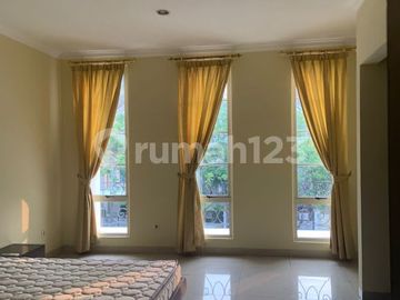 Disewa Rumah Pik 1 Bagus Furnish Johar Golf 4 Kamar Murah