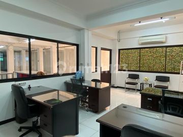 Rumah/Gudang Siap Huni Bonus Kantor Lokasi Strategis Dekat MRT dan Busway Gajah Mada di Kerajinan, Jakarta Barat