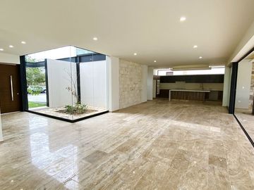 CASA EN VENTA, PRIVADA EL CORTIJO CON AMENIDADES DE LUJO, ZONA COUNTRY, MÉRIDA