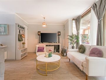 Casa 3 Pisos muy elegante en Barrio Tranquilo. Peñalolen