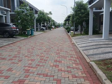 Rumah 3 Lantai Semi Furnish Di Wisteria Cakung Jakarta Timur