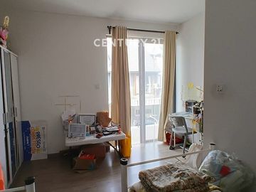 Rumah 3 Lantai Semi Furnish Di Wisteria Cakung Jakarta Timur