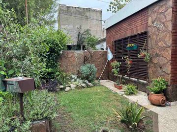 Casa con Departamento en venta en Loma Hermosa