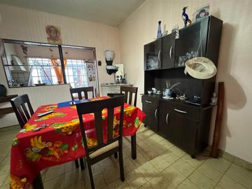 Casa con Departamento en venta en Loma Hermosa